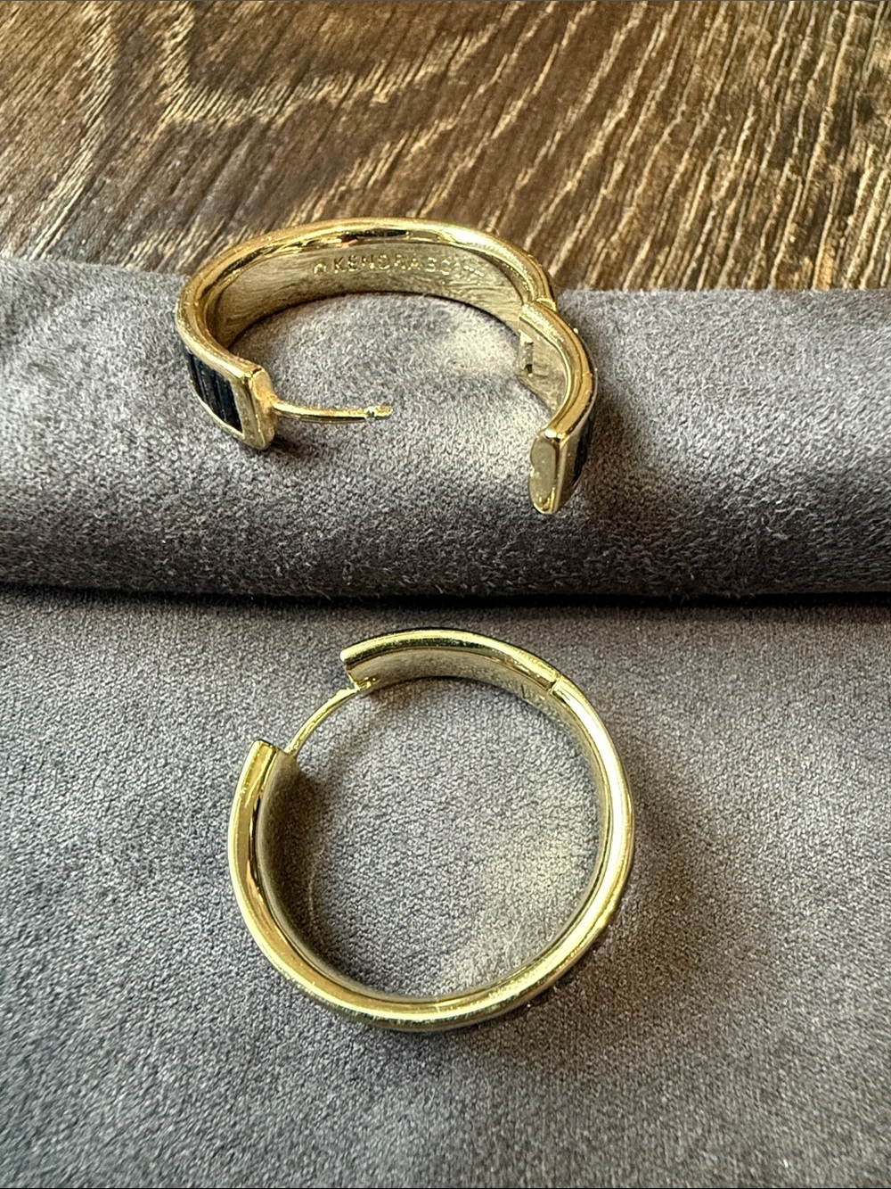 Kendra Scott Gold Tone Black Inlay Hoop Earrings - Picture 4 of 6
